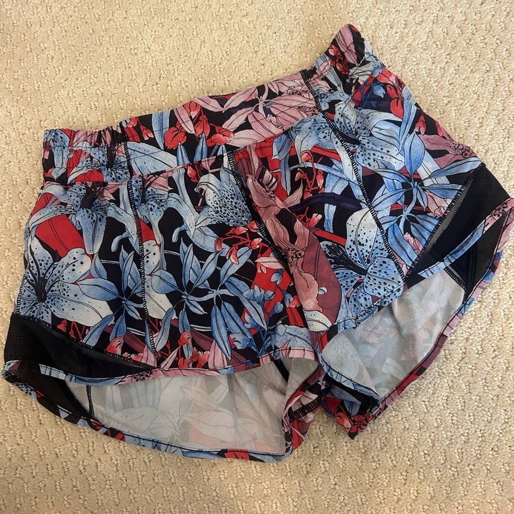 Lululemon patterned Hotty hot shorts 2.5” length